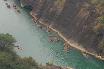 4minute和2NE1出道至今在歌谣节目和各大颁奖礼中得过哪些奖？