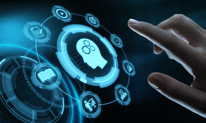 邻家花美男里那个熊猫眼女编辑叫什么？