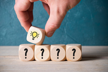 邻家花美男里那个熊猫眼女编辑叫什么？