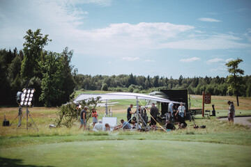 邻家花美男里那个熊猫眼女编辑叫什么？